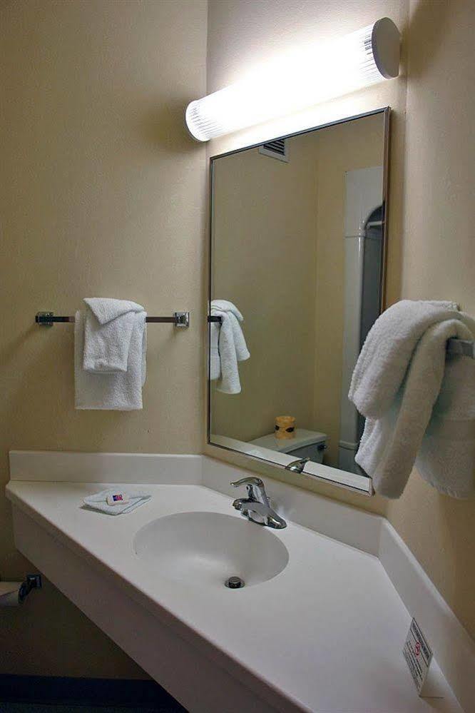 Motel 6-London, On - Ontario Bagian luar foto